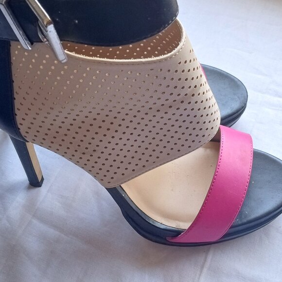 Juicy Couture Atarah Ice Perforated Straped Stiletto Platform Pumps Size 7.5 - Picture 1 of 10